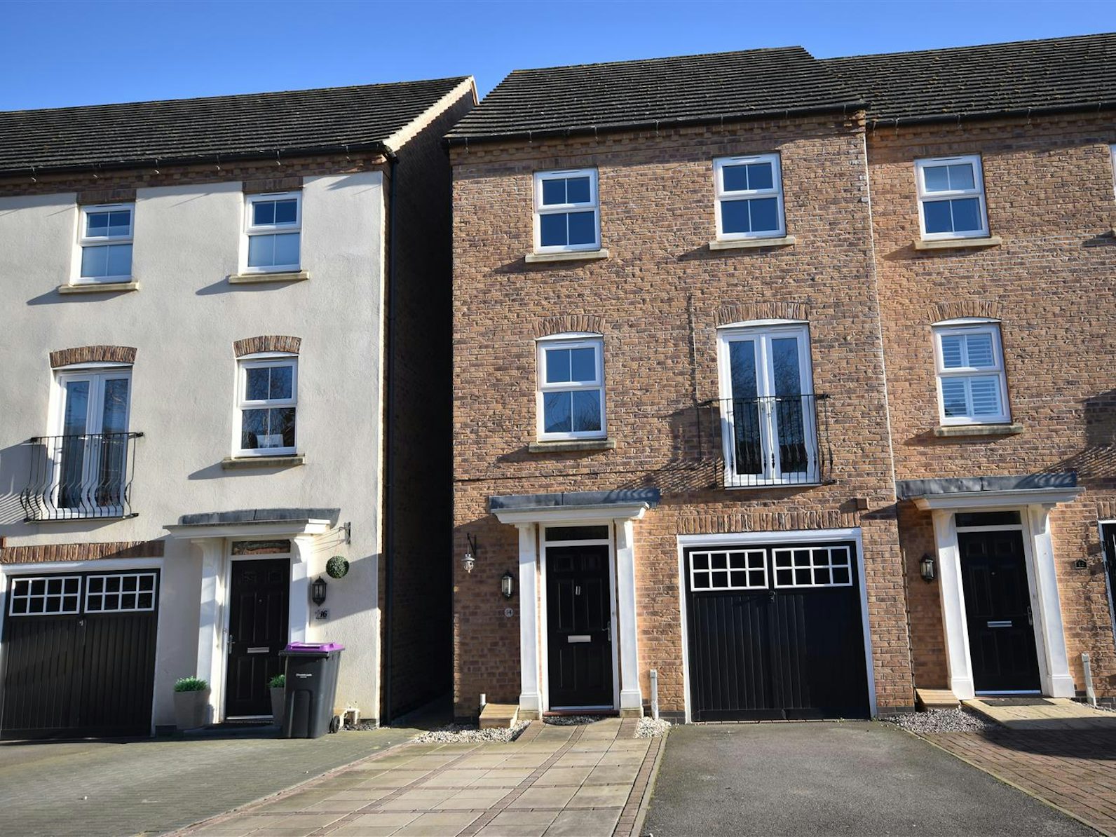 End of terrace house for sale on Renfrew Drive Greylees, Sleaford, NG34