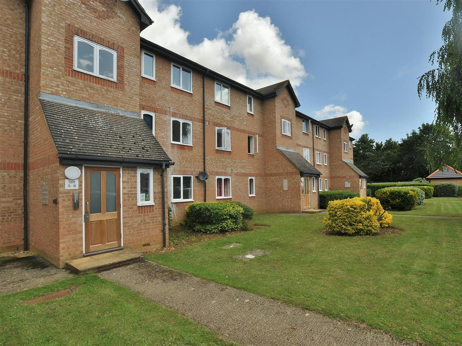 Flat for sale on Wedgewood Road Hitchin, SG4
