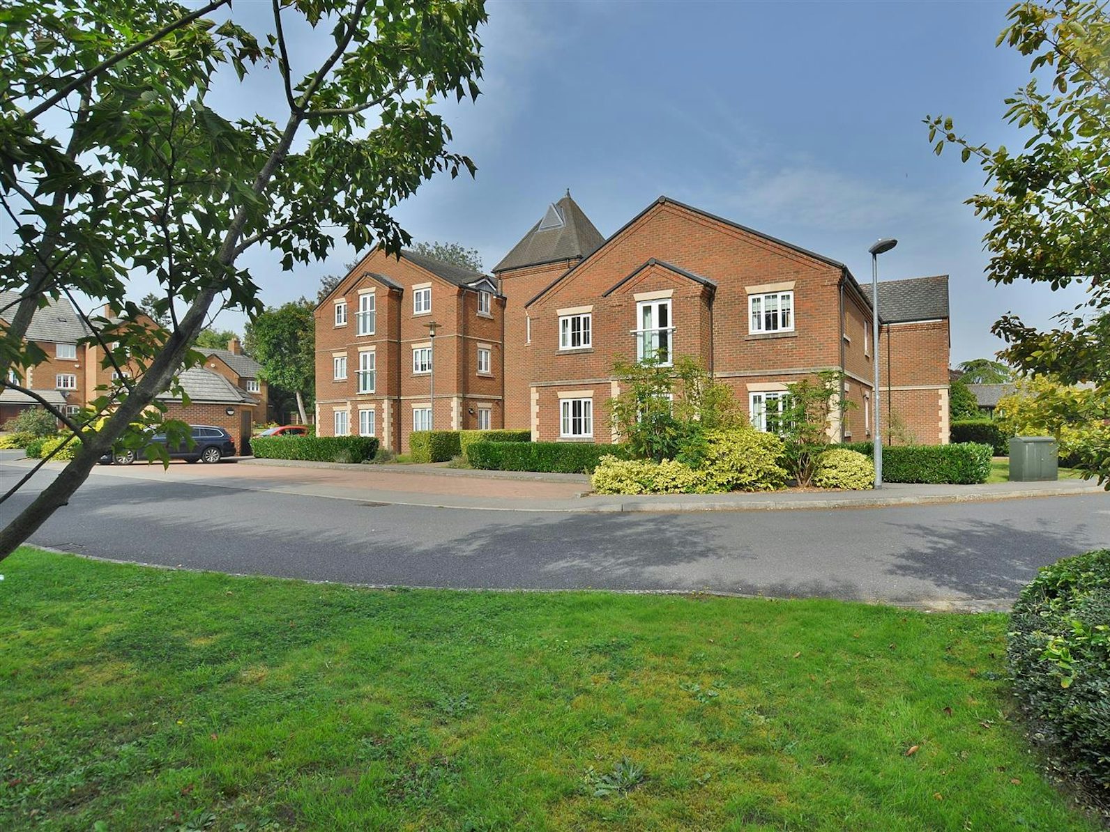 Apartment for sale on Robin's Hill Hitchin, SG4