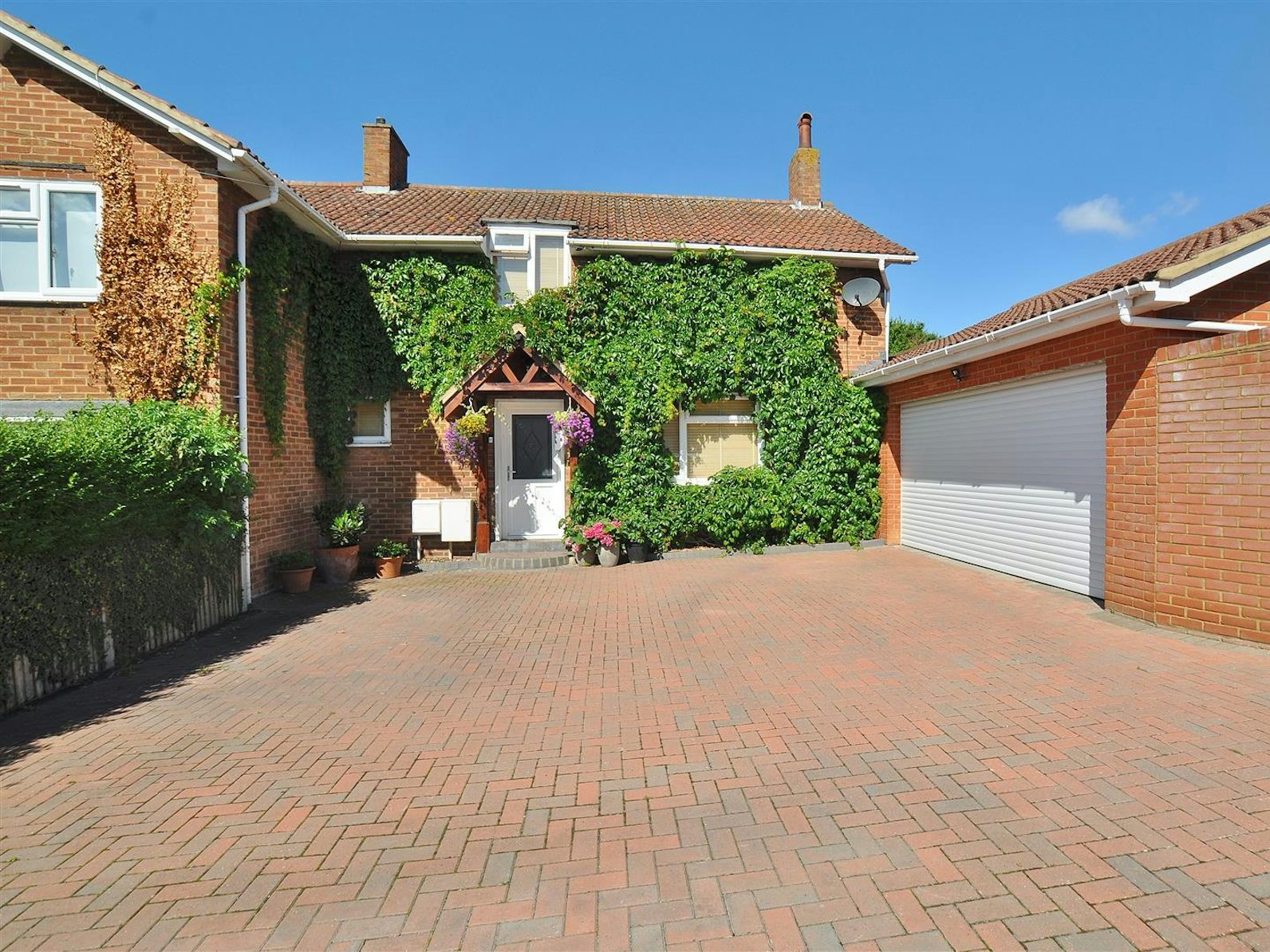 Semi-detached house for sale on Mill Close Hitchin, SG4