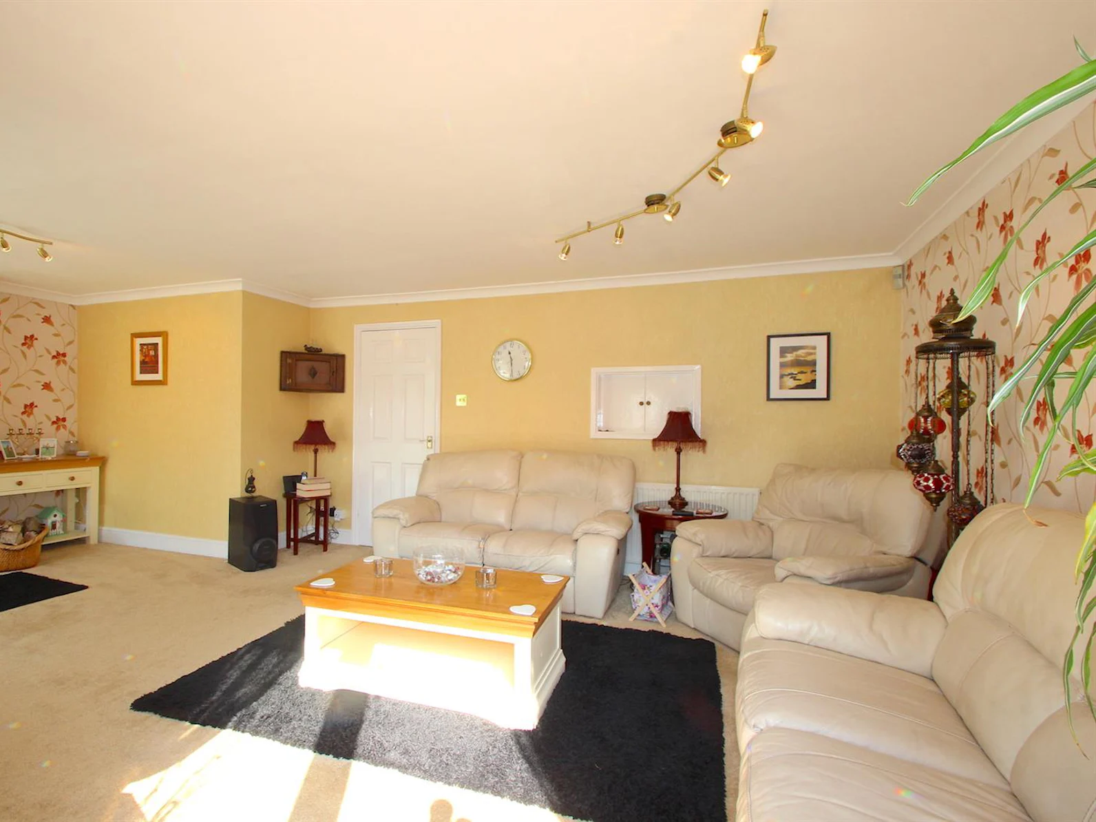 4 bedroom property for sale in leicester burley close 329 950