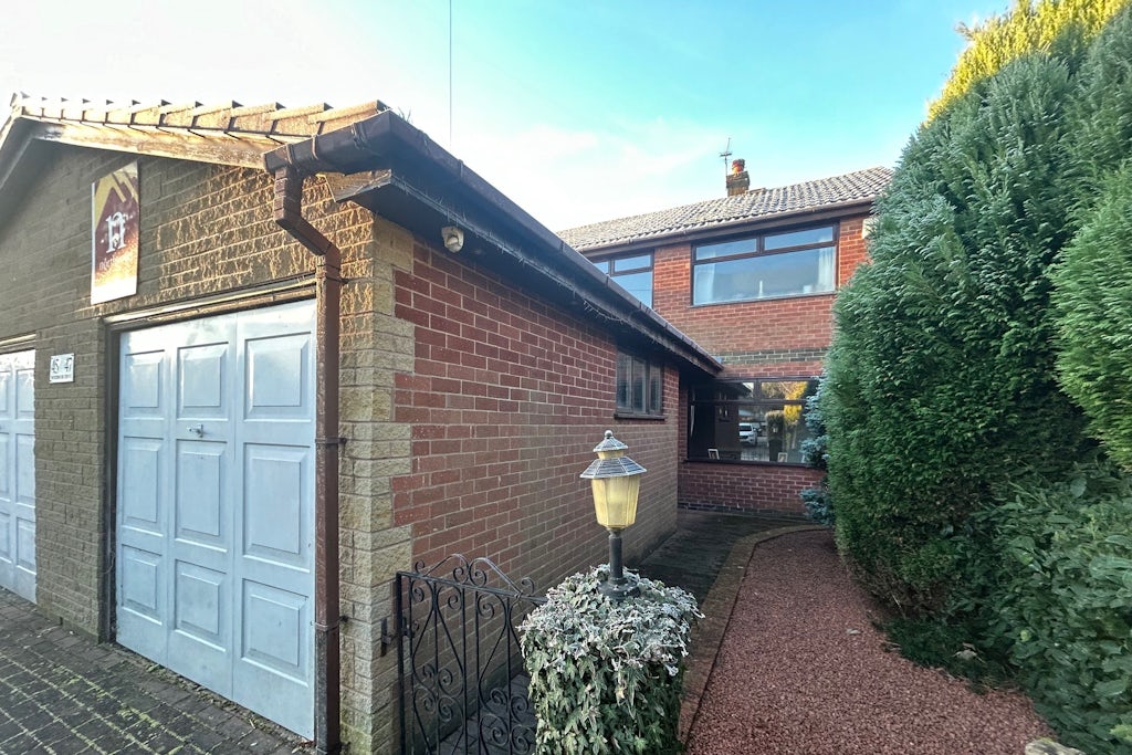 3 Bedroom Property For Sale in Wigan