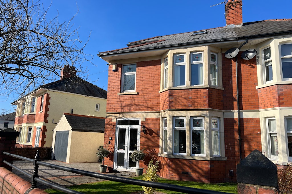 4 Bedroom Property For Sale in Cardiff