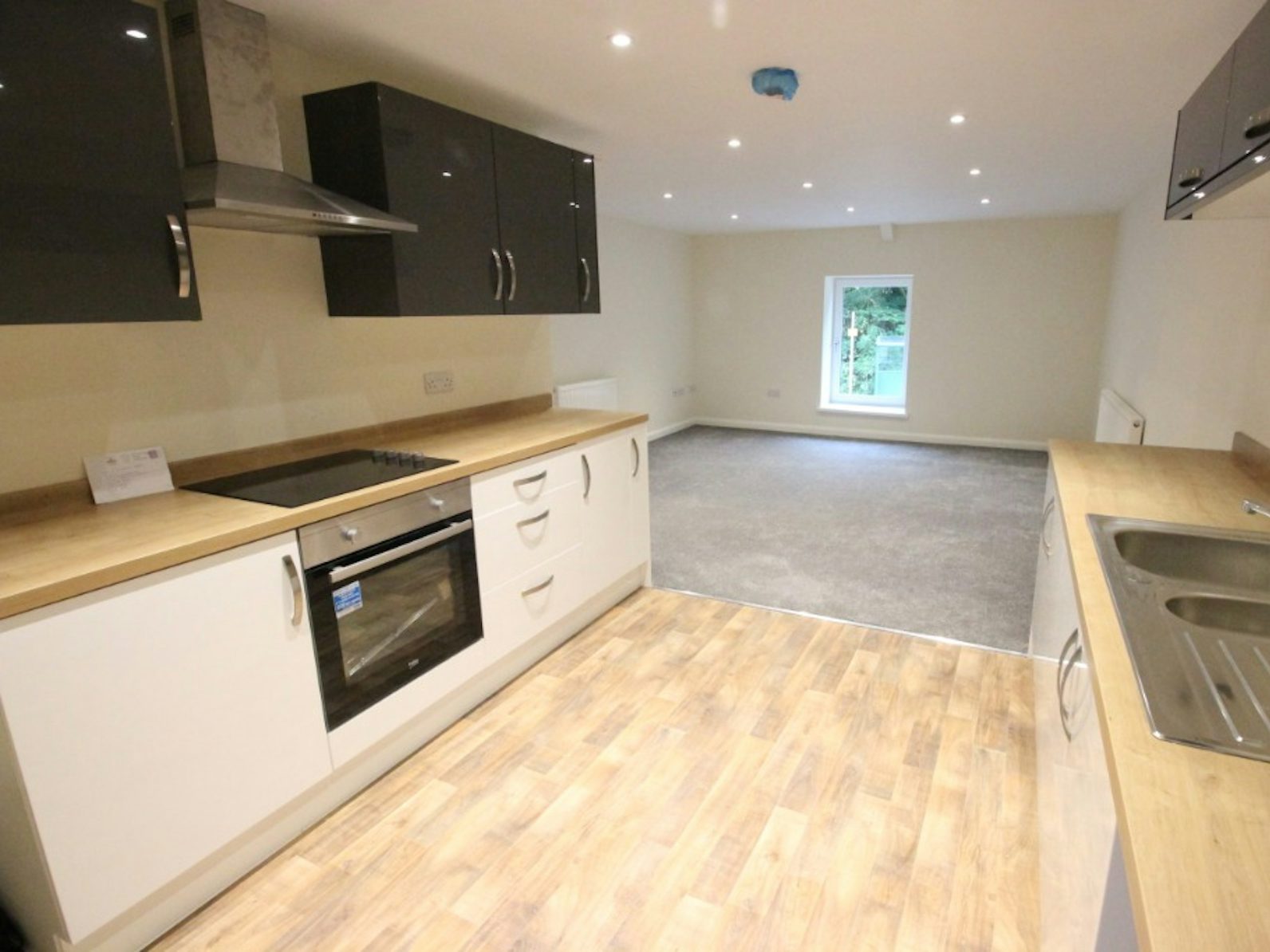Flat to rent on Nonia House, Cardiff Road Nantgarw, CF15