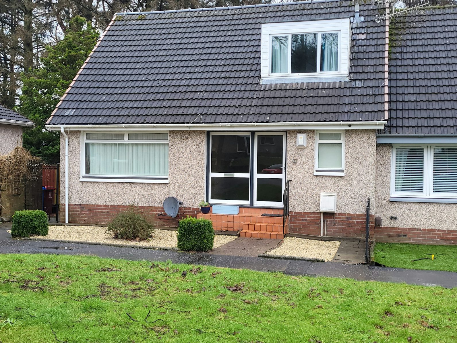 Semi-detached House to rent on Finistere Avenue Falkirk, FK1