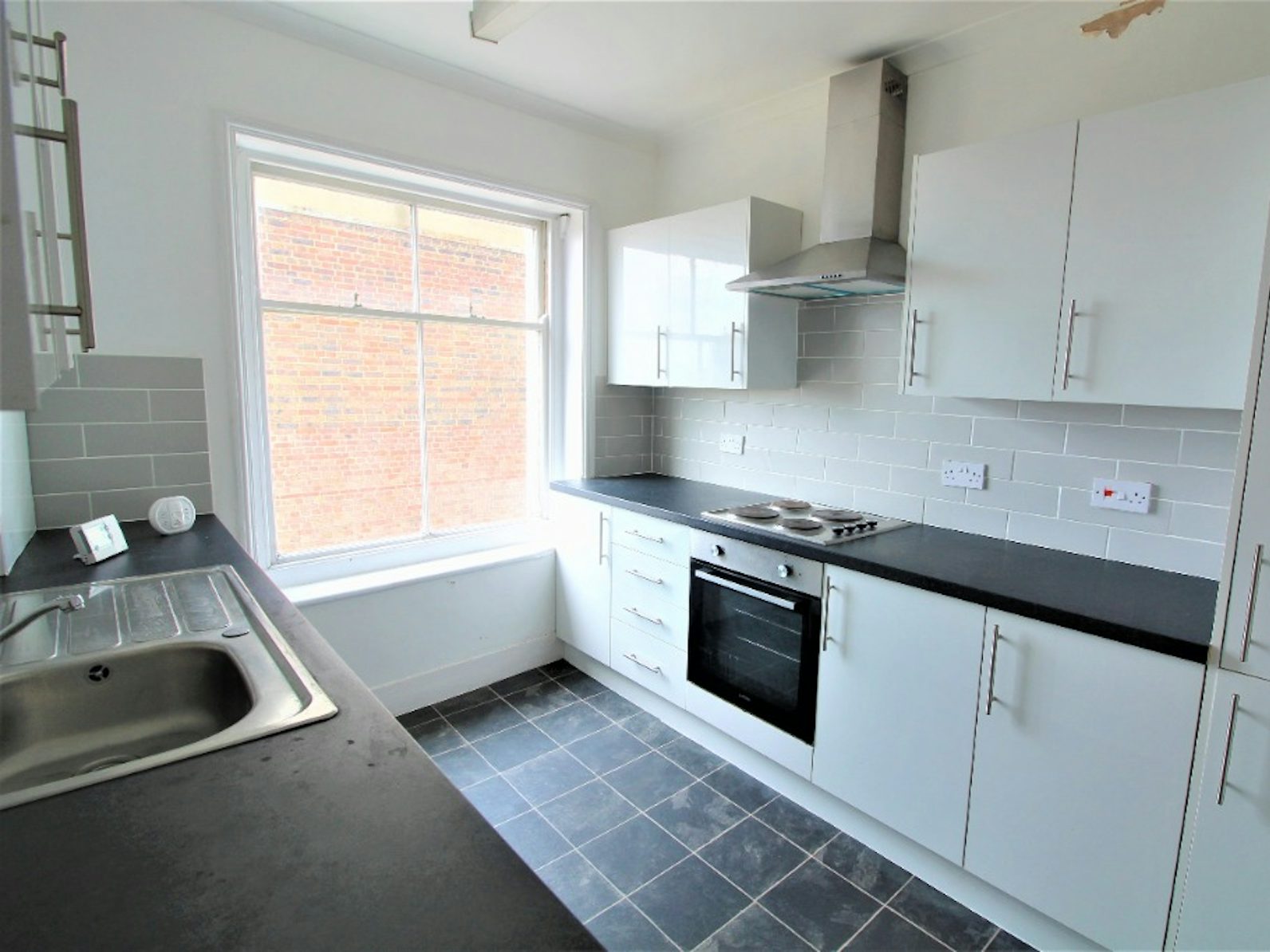 Flat to rent on Western Road Hove, BN3