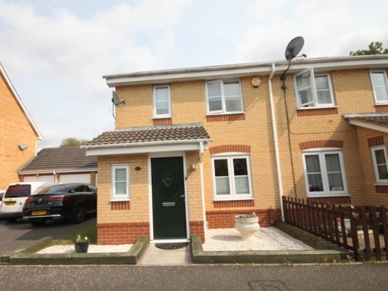 Overview image #2 for Morgan Close, Luton, LU4