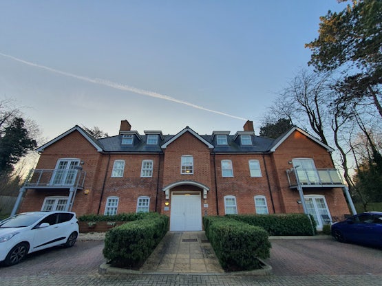 Overview image #1 for 4 Damson Way, Carshalton Beeches, Carshalton, SM5