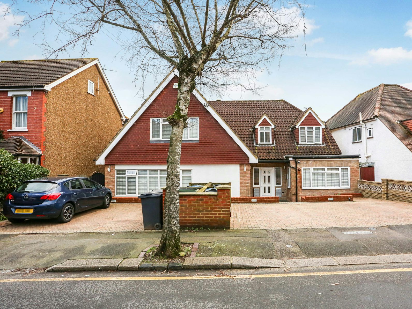 Flat for sale on 3A Woodmansterne Road Coulsdon, CR5