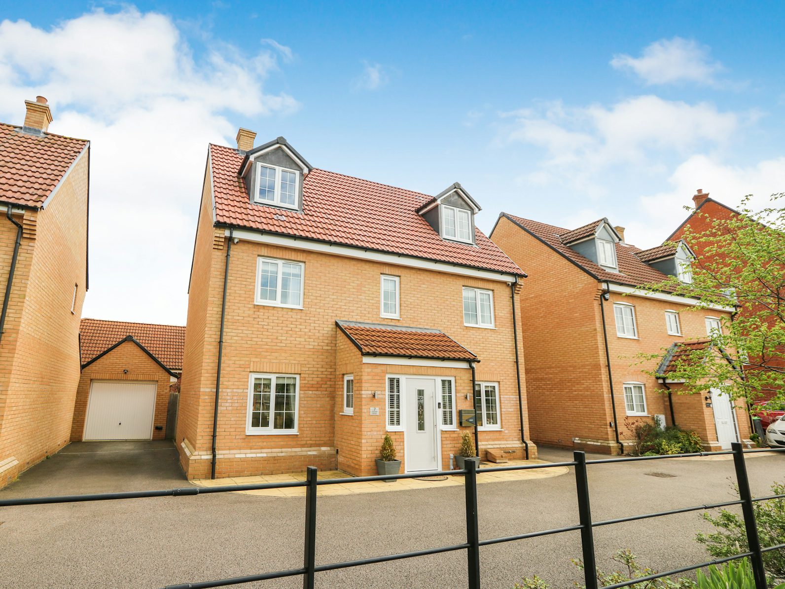 Detached House for sale on Parkview Terrace Bedford, MK42