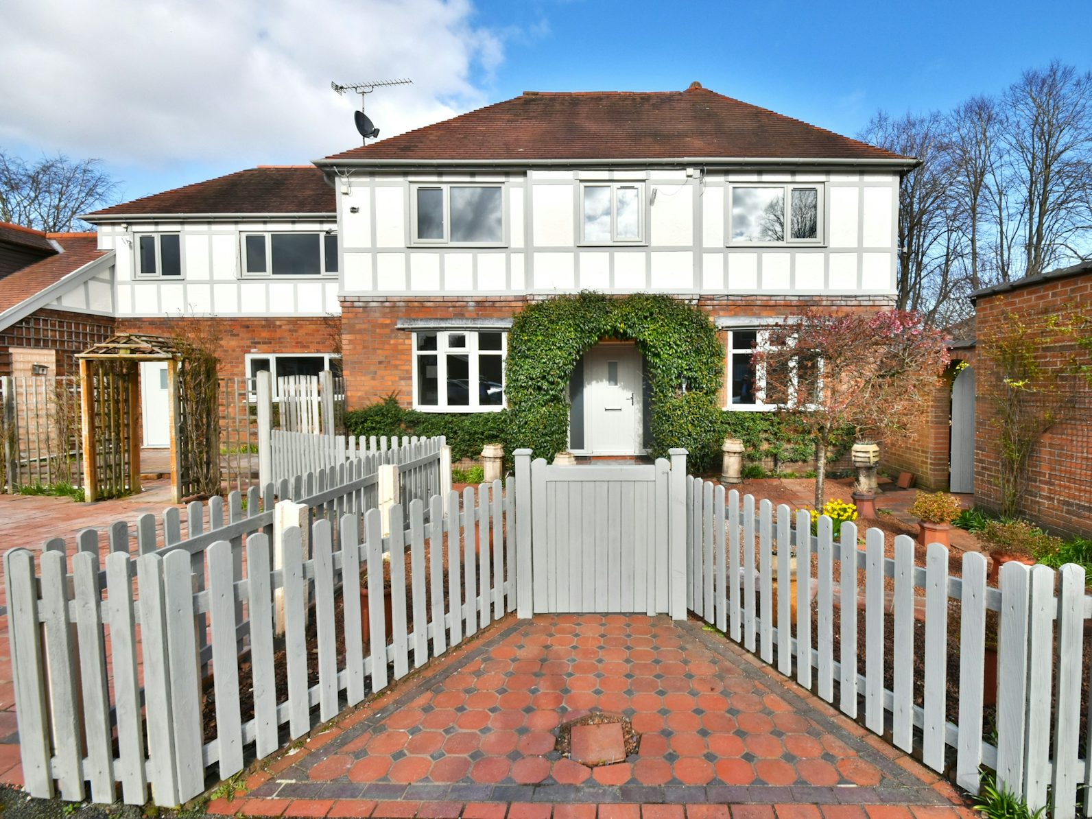 Detached House to rent on Westminster Drive Acton, Wrexham, LL12