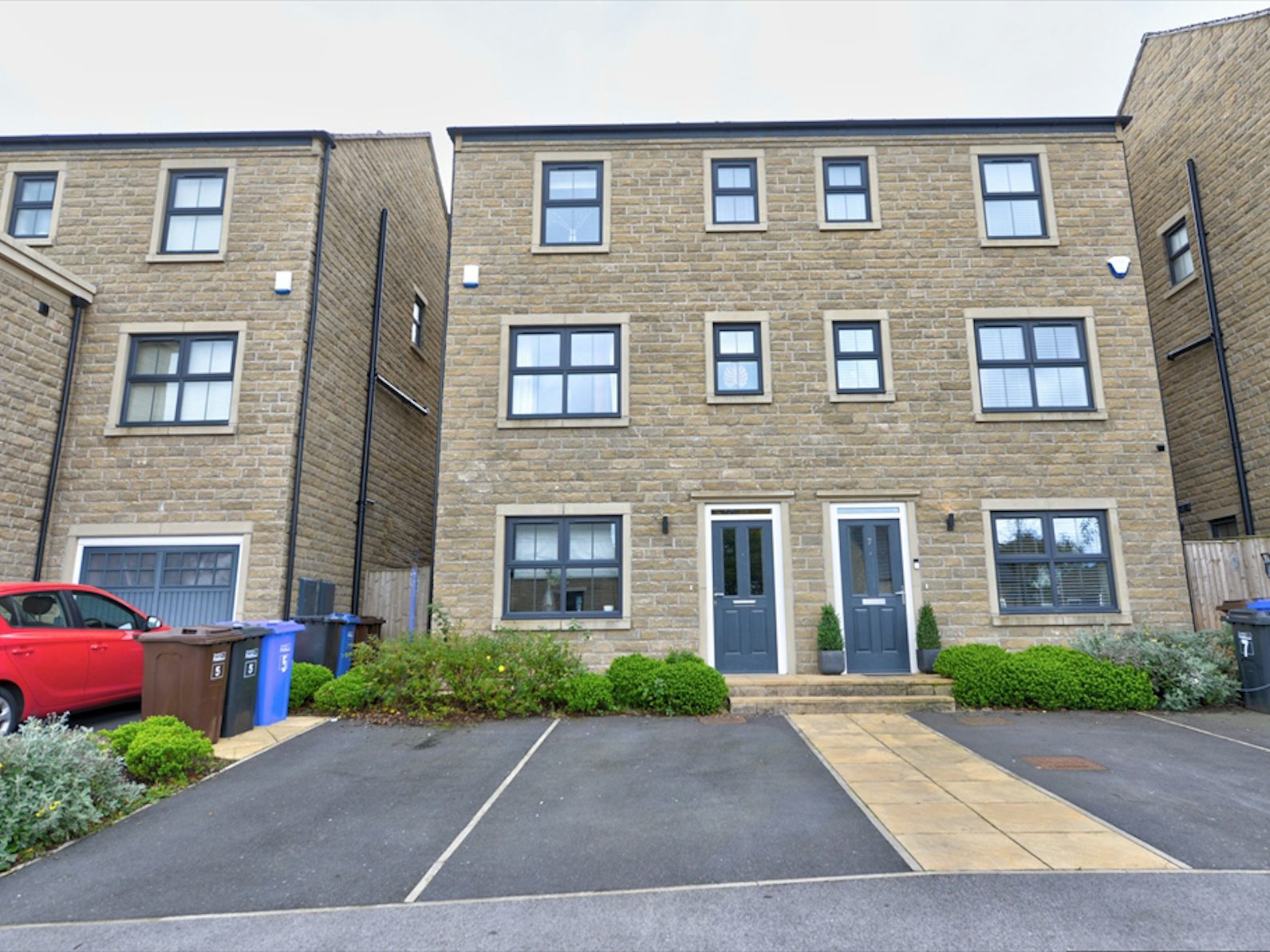 Town House to rent on Raikes Hill Barnoldswick, BB18