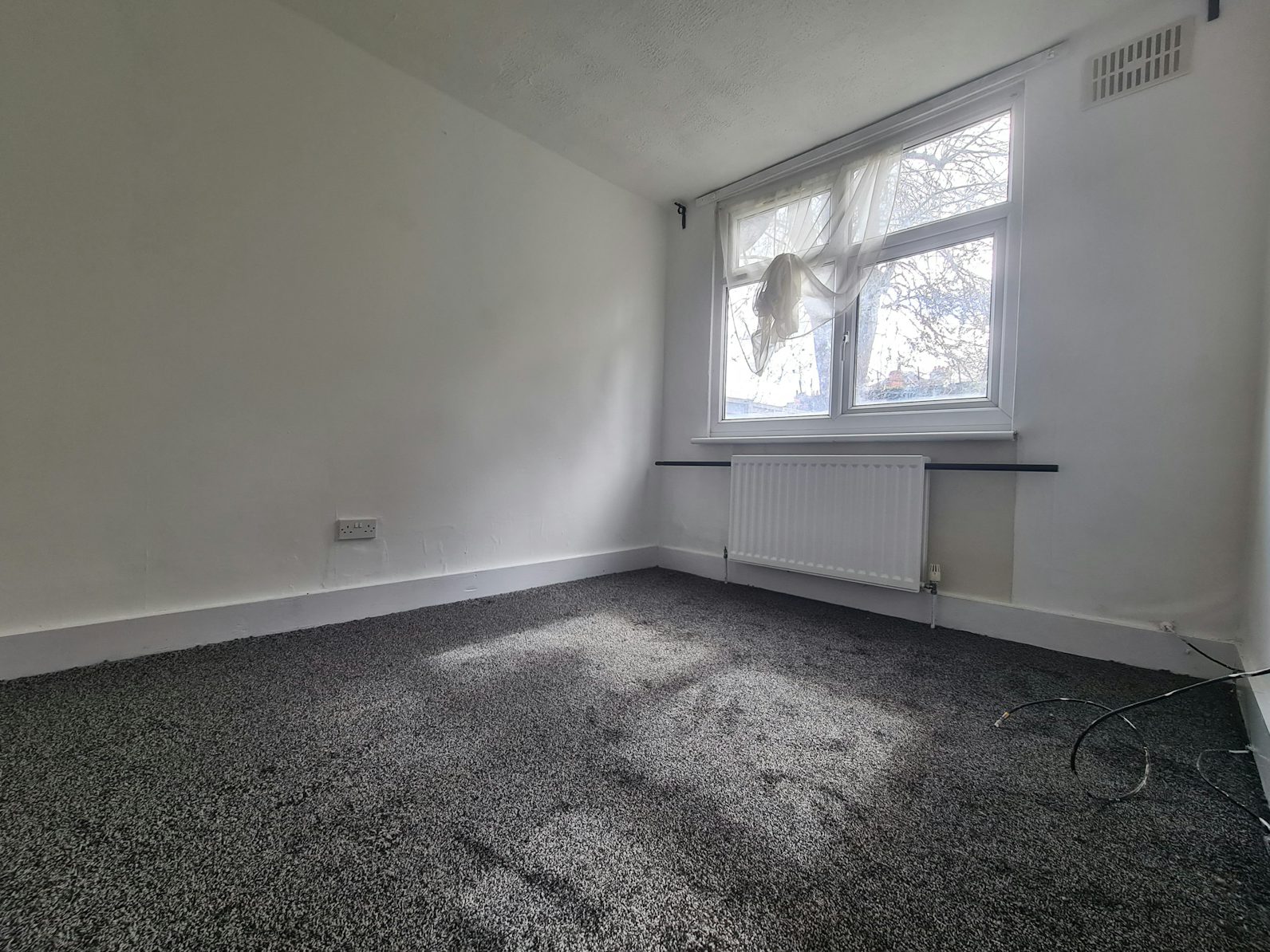 Flat to rent on Fortunegate Road London, NW10