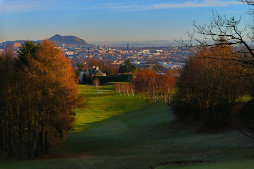 A,Cityscape,View,Of,Edinburgh,(scotland,,Uk),And,Arthurs,Seat