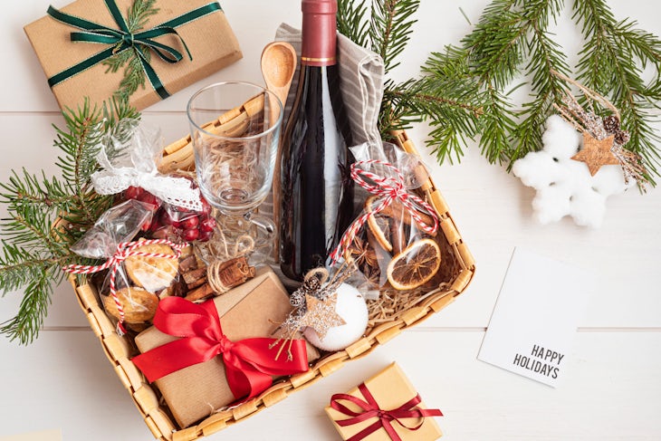 Refined Christmas gift basket for culinary enthusiats with bottle of wine and mulled wine ingredients