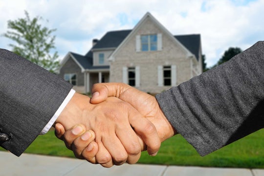House sale handshake