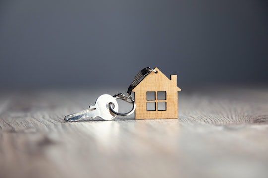 house model and house key